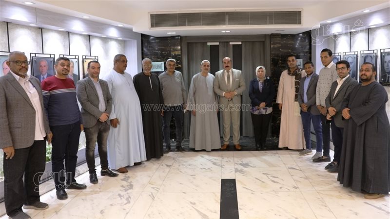 لقاء محافظ اسوان
