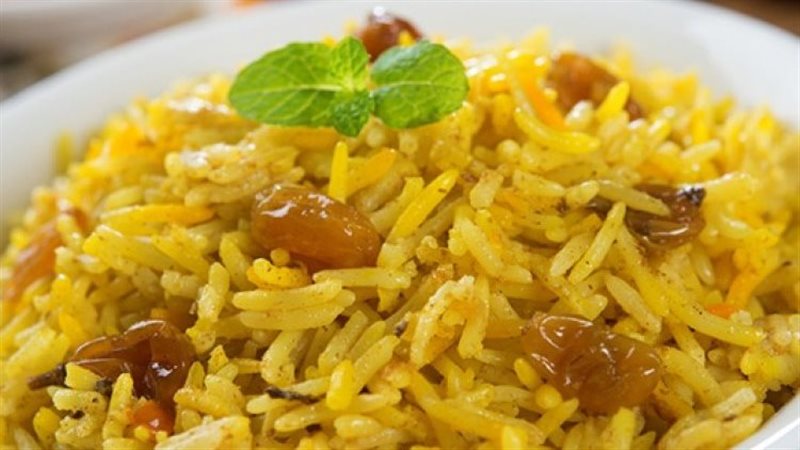 الأرز الأصفر بالزبيب،