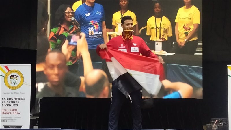 تتويج عمر عصر بطل