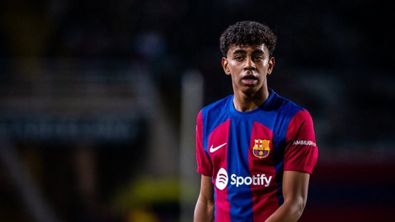 لامين يامال نجم برشلونة