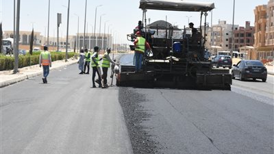 تفاصيل رفع كفاءة وتطوير الطرق بالعبور الجديدة 