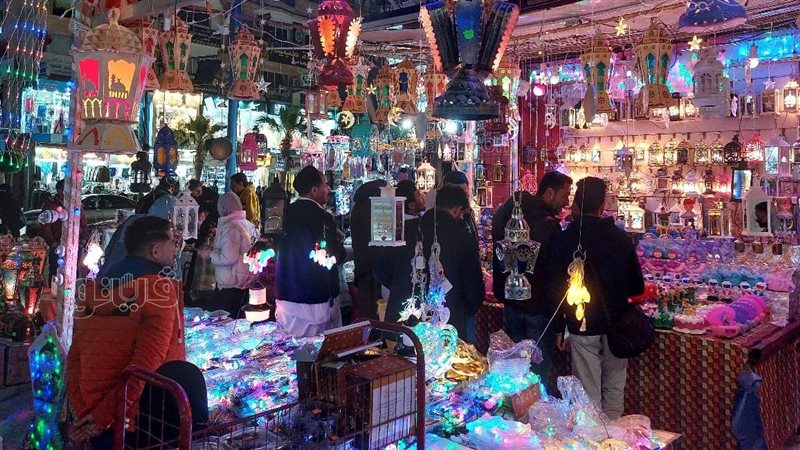إقبال الناس على محلات