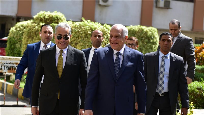 وزير العمل ومحافظ