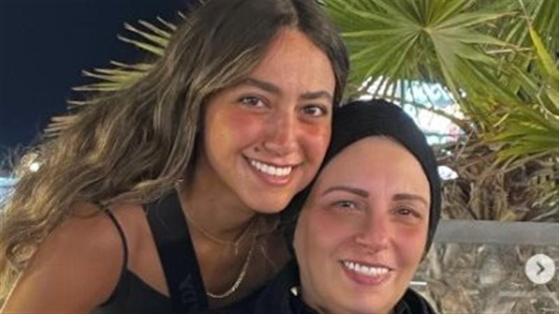 هند عبد الحليم ووالدتها،