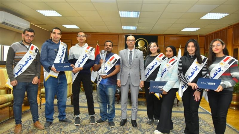 رئيس جامعة أسيوط