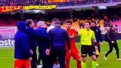 ليتشي الإيطالي يقيل مدرب الفريق بعد نطحه لاعب فيرونا (فيديو)