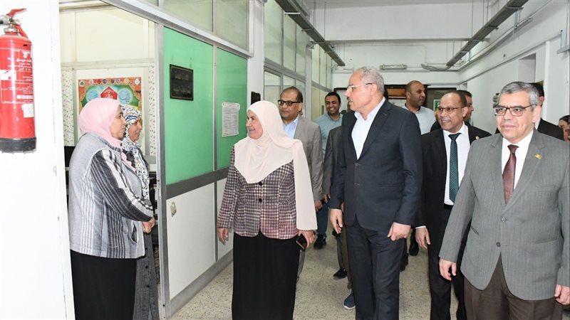 رئيس جامعة قناة السويس