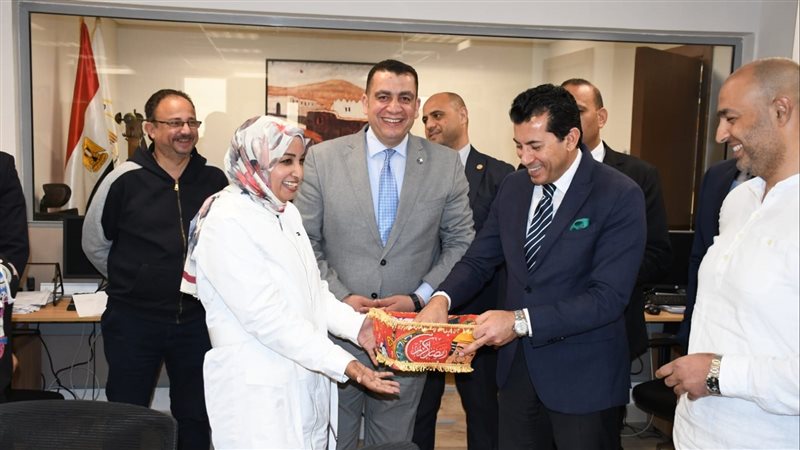 وزير الشباب والرياضة