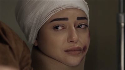 نجاة منار من الموت بعد سقوطها من شرفة منزل عشيقها في صدفة