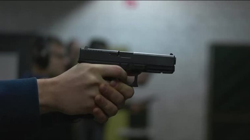 إطلاق النار على سيدة،
