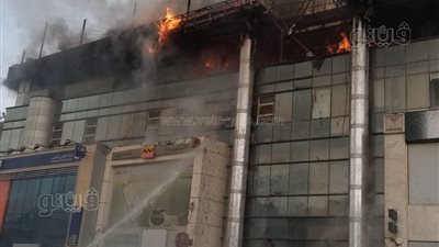 حريق هائل في مول تجاري بشارع التسعين بالتجمع (صور) 