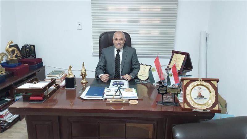 الدكتور عبد العزيز