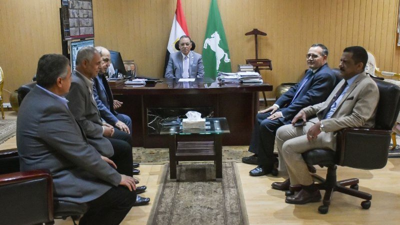 محافظ الشرقية يستقبل