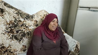 الأم المثالية بالفيوم التحقت بالجامعة وعملت خياطة لتربية أبنائها