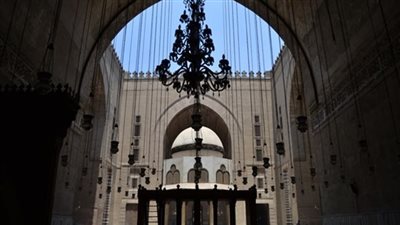 حدث في 9 رمضان، إعادة الأذان بمئذنة مدرسة السلطان حسن بعد طول انقطاع