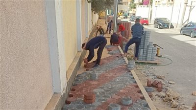 استكمال تركيب البلدورات والإنترلوك خلف مديرية الأمن بحي شرق أسيوط تمهيدًا للرصف