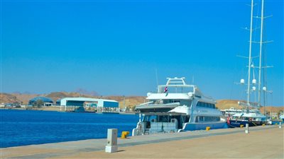 إعادة فتح ميناء شرم الشيخ البحري وانتظام الحركة الملاحية بموانئ البحر الأحمر