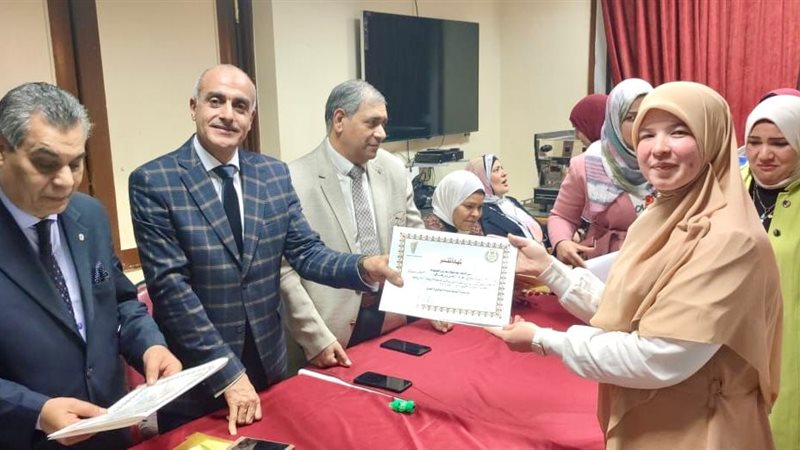 ن الفائزين في المسابقة