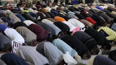 تفسير حلم صلاة الجمعة في المنام وعلاقته بطول العمر ومحبة الناس 