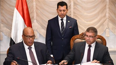 صبحي يشهد توقيع مذكرة تفاهم مع الغرفة التجارية لمواجهة الهجرة غير الشرعية