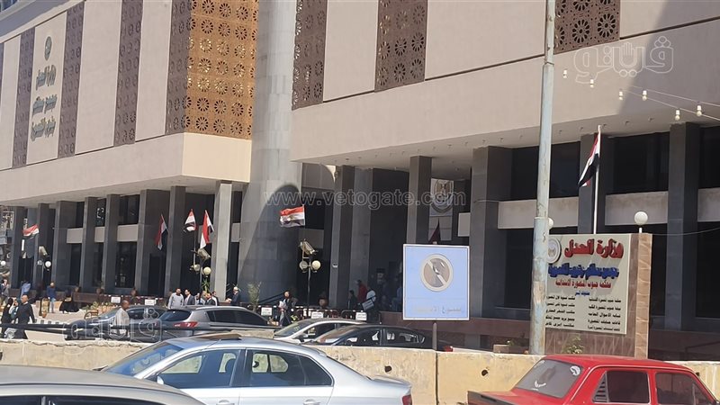 تعزيزات أمنية بمجمع