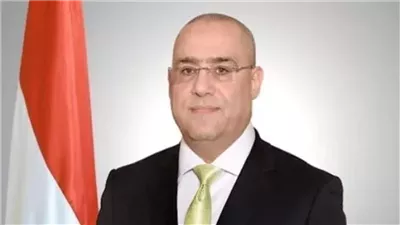 وزير الإسكان يتابع مشروعات الصرف الصحي بقرى 
