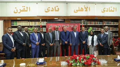 وفد الهلال السوداني يقدم واجب العزاء في وفاة العامري فاروق.. والخطيب يشكر الأشقاء
