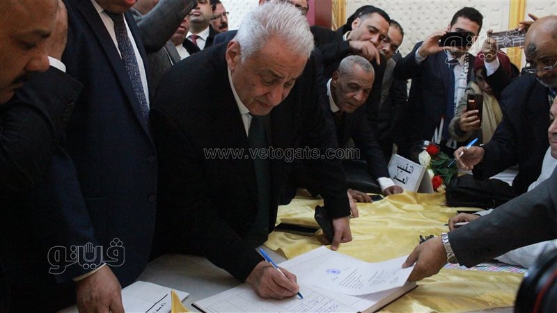 سامح عاشور يدلي بصوته،