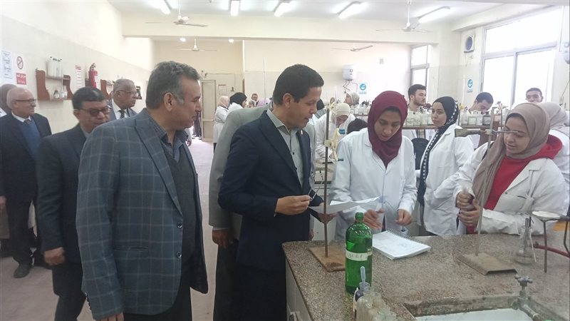 رئيس جامعة بنها خلال