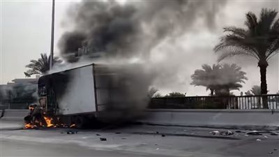 لحظة وقوع حادث مروع بدائري المريوطية وتفحم سيارة ملاكي أسفل النقل (فيديو) 