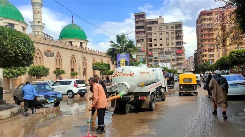 رفع تجمعات مياه الأمطار