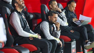 دوري أبطال أفريقيا، طبيب الأهلى يمنح اللاعبين تطعيمات الملاريا