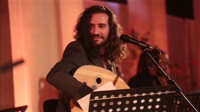 سعد العود يخاطب وجدان الجمهور على المسرح المكشوف بالأوبرا (صور)
