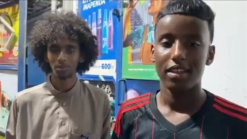 مشجع صومالي مرتديا
