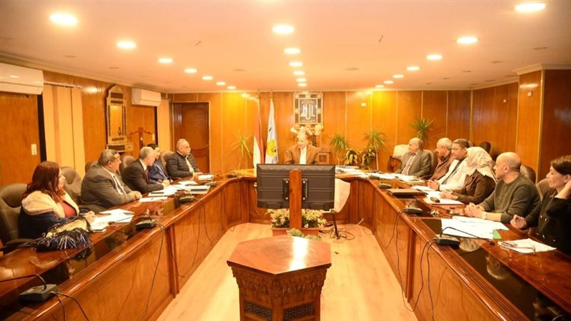 اجتماع محافظ أسيوط،