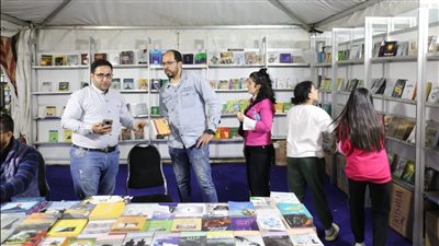 إقبال جماهيري كبير على فعاليات معرض فيصل الرمضاني للكتاب (صور)