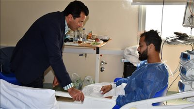 وزير الرياضة يزور أحمد رفعت، ويعلن تفعيل التوصيات لمنع تكرار الواقعة (صور)