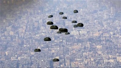 مصر تواصل المشاركة في المهمة الإنسانية بإسقاط أطنان من المساعدات على قطاع غزة