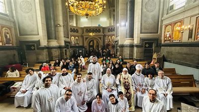 الأنبا دميان يناقش دمج الشباب القبطي في ألمانيا