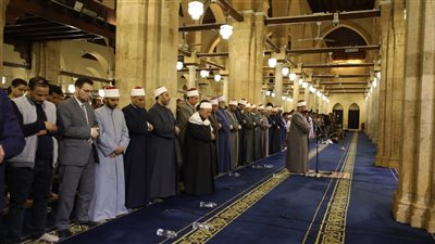  آلاف المصلين يشهدون صلاتي العشاء والتراويح بالجامع الأزهر (صور)