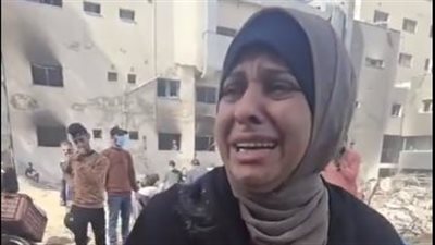أبوس إيدك شوفلى إياه، فلسطينية تبكي بحرقة باحثة عن جثة نجلها (فيديو)