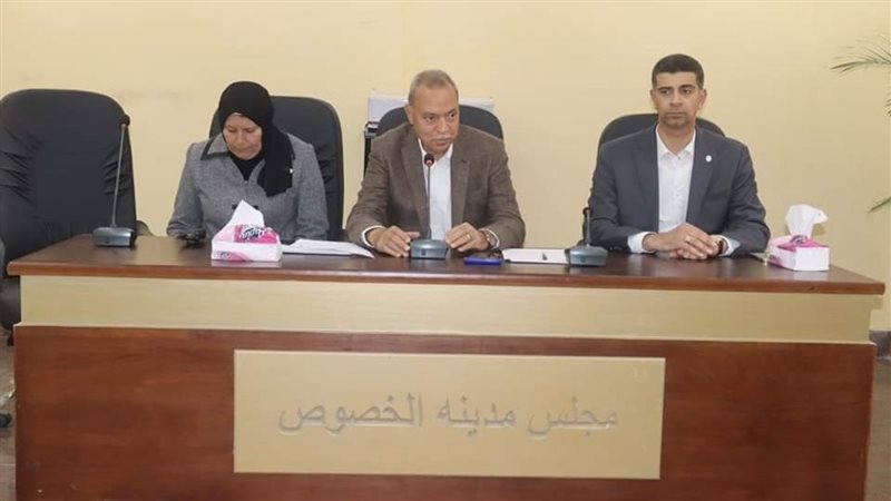 محافظ القليوبية يجتمع