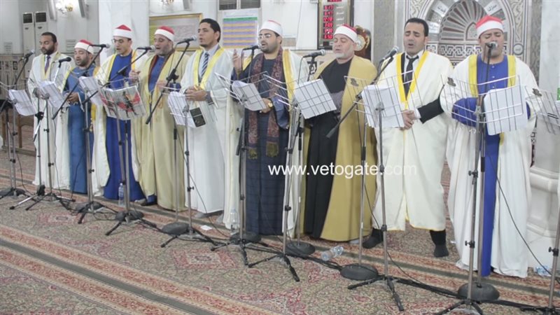  كبار المبتهلين يؤدون