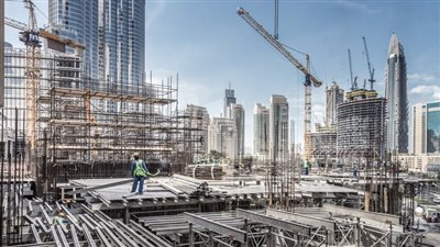 تأثير التحول الأخضر في قطاع البناء والتشييد على مستقبل الاقتصاد العالمي.. يقضي على 37% من إجمالي الانبعاثات الكربونية العالمية.. ويساهم في تحسين كفاءة استخدام الموارد الأبرز