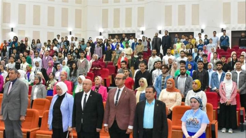 اعداد القادة بجامعة