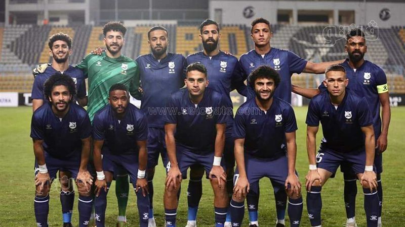 فريق الكرة بنادي