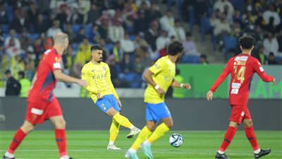الدوري السعودي، تعادل سلبي بين النصر وضمك في الشوط الأول