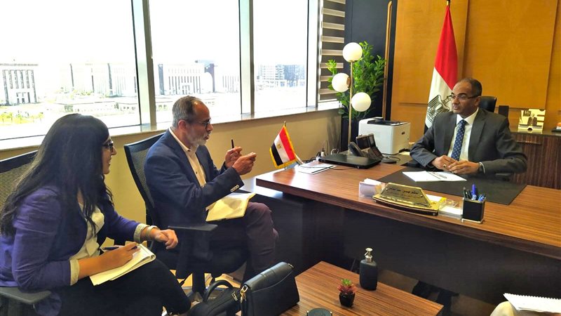 وزير الاسكان خلال