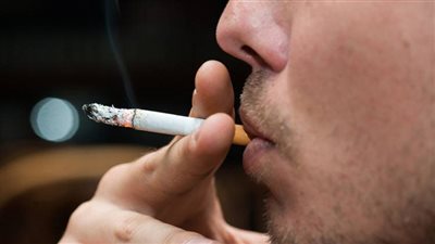 عقوبة توزيع السجائر أو منتجات التبغ في مسابقات أو جوائز وفقا للقانون