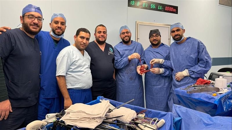 الفريق الطبي الذى